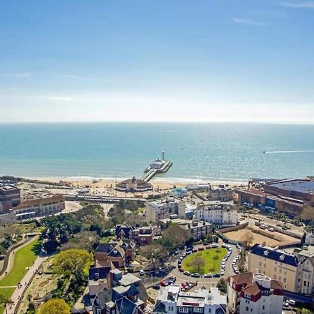 Flat-B, 4 Adults, 20 Mins To Beach, Netflix, Wifi, Sleeps 4 Adults Bournemouth Exteriér fotografie