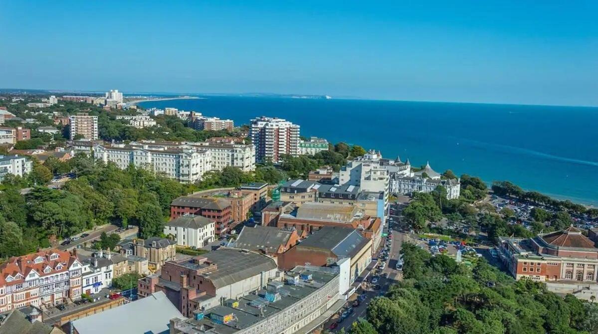 Flat-B, 4 Adults, 20 Mins To Beach, Netflix, Wifi, Sleeps 4 Adults Bournemouth Exteriér fotografie