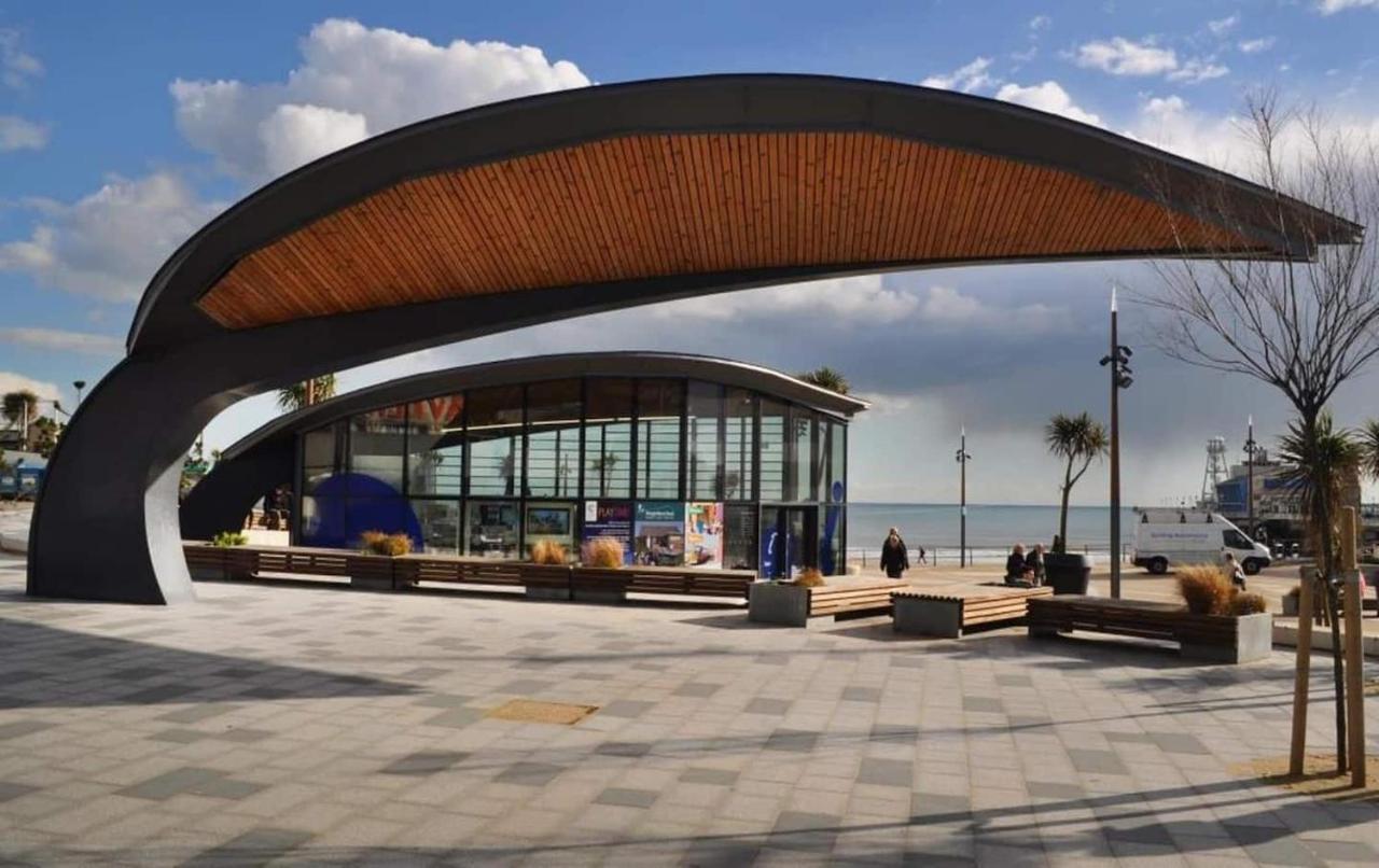 Flat-B, 4 Adults, 20 Mins To Beach, Netflix, Wifi, Sleeps 4 Adults Bournemouth Exteriér fotografie