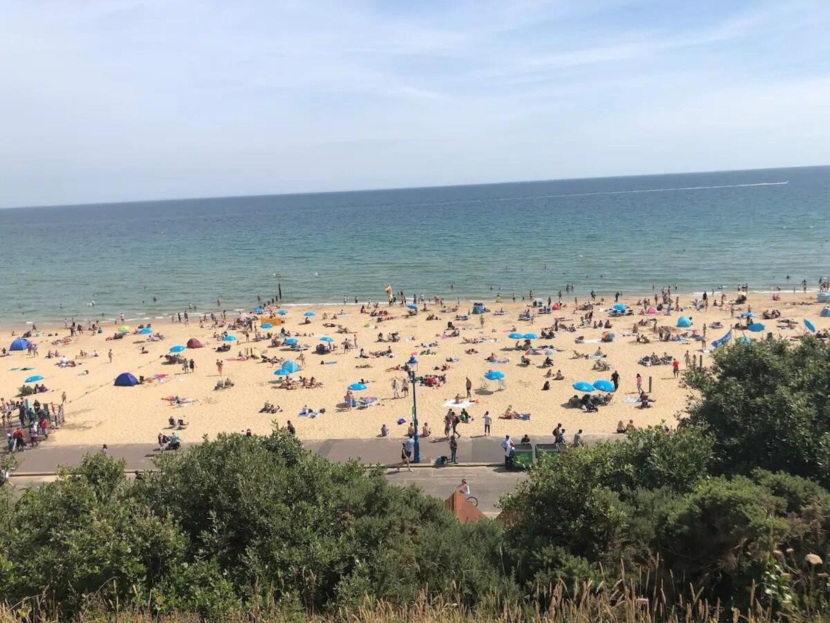 Flat-B, 4 Adults, 20 Mins To Beach, Netflix, Wifi, Sleeps 4 Adults Bournemouth Exteriér fotografie